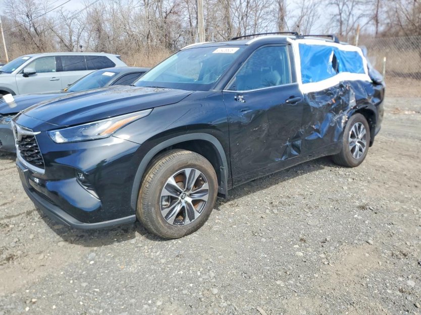 Salvage 2024 Toyota Highlander Xle