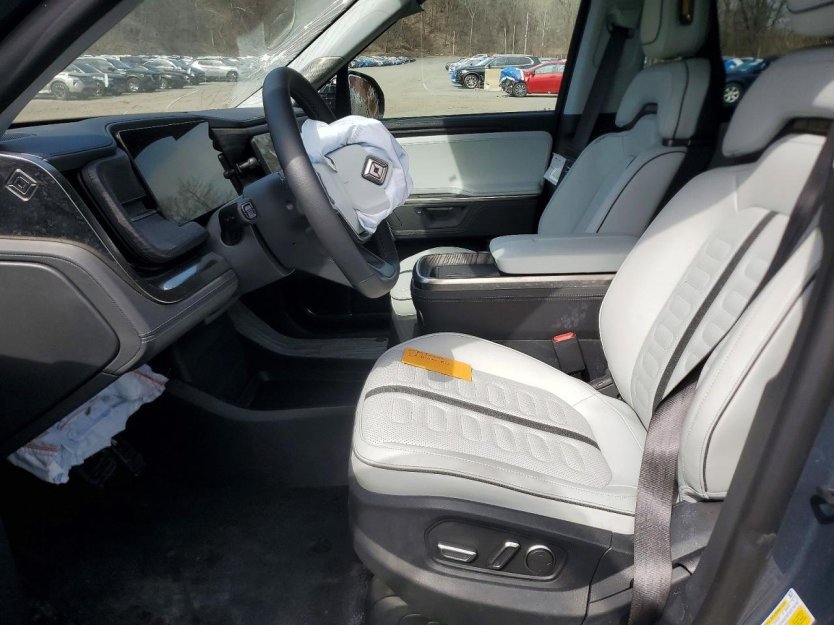 Salvage 2025 Rivian R1s Adventure