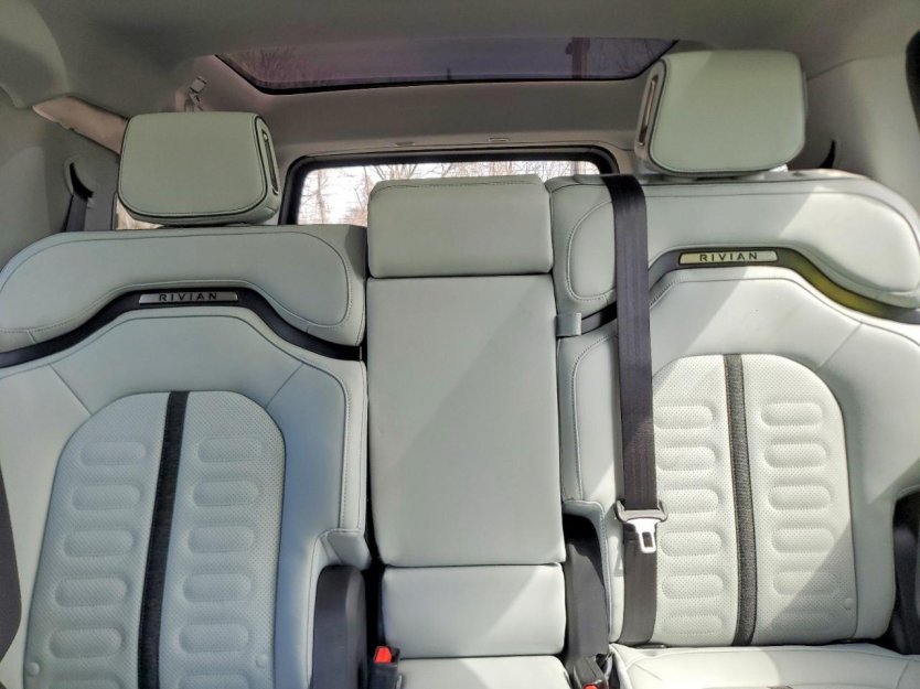 Salvage 2025 Rivian R1s Adventure