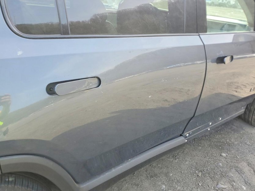 Salvage 2025 Rivian R1s Adventure