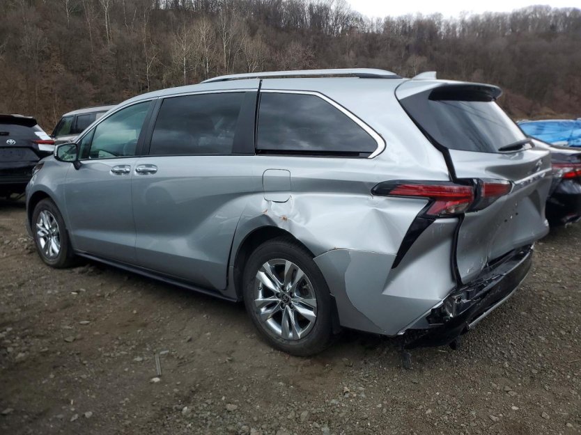 Salvage 2024 Toyota Sienna Awd Hybrid Limited