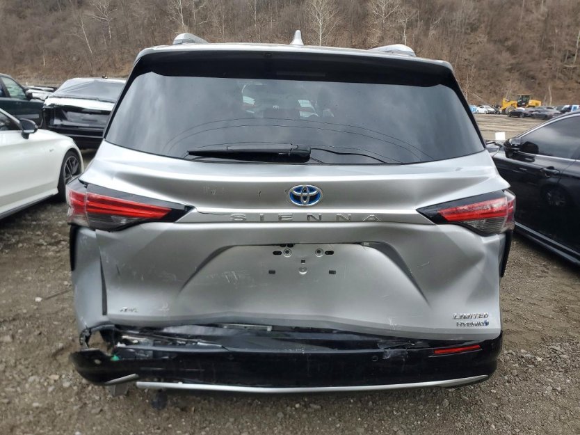 Salvage 2024 Toyota Sienna Awd Hybrid Limited