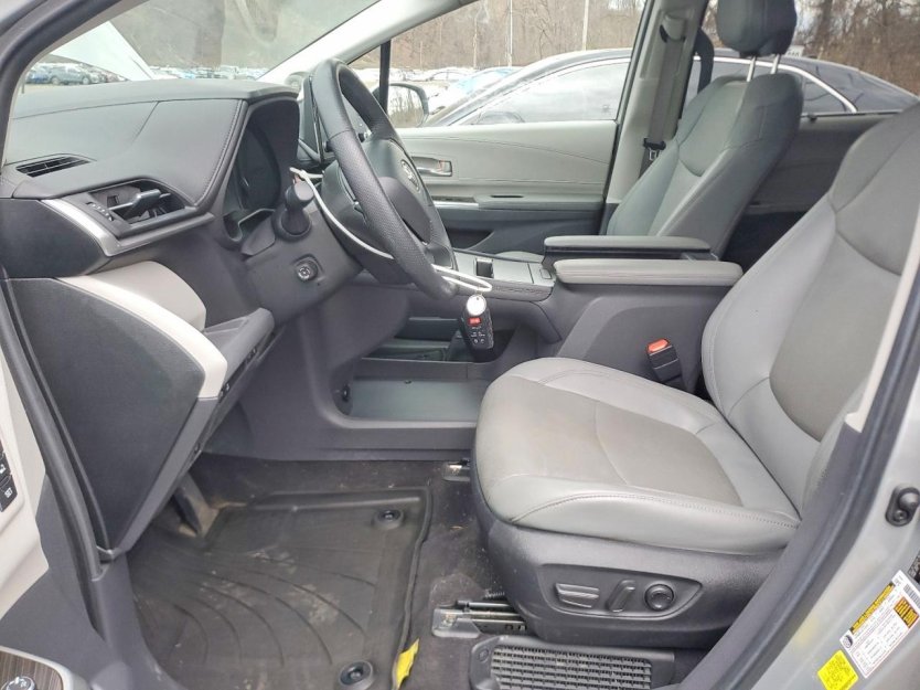 Salvage 2024 Toyota Sienna Awd Hybrid Limited