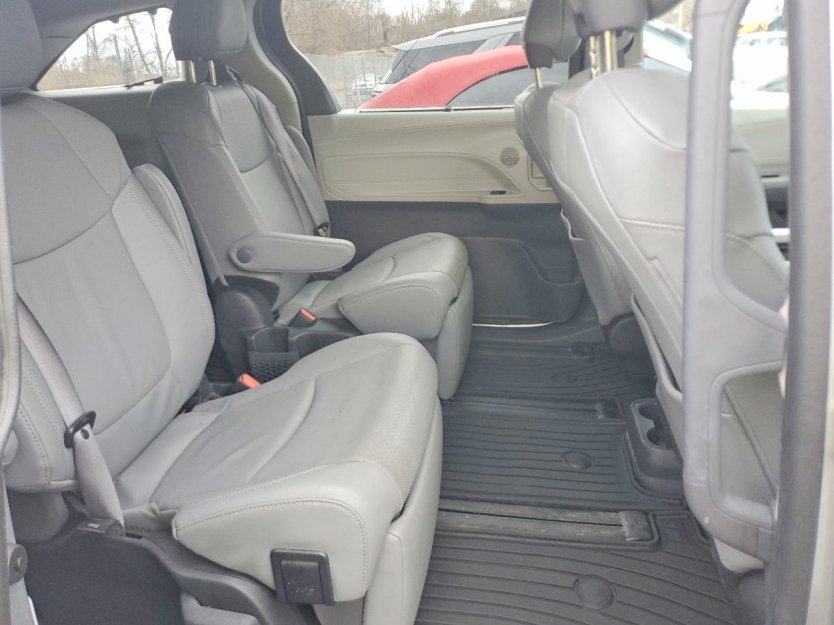 Salvage 2024 Toyota Sienna Awd Hybrid Limited