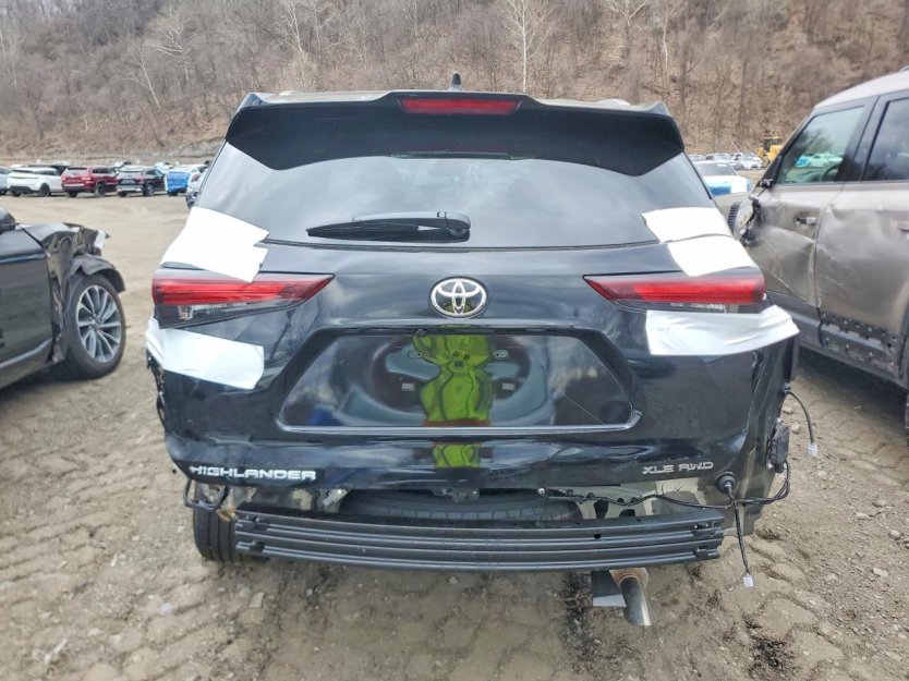 Salvage 2026 Toyota Highlander Xle