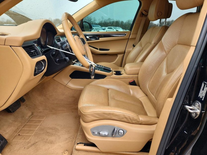 Salvage 2016 Porsche Macan S