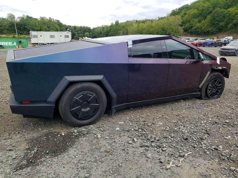 Salvage 2024 Tesla Cybertruck 