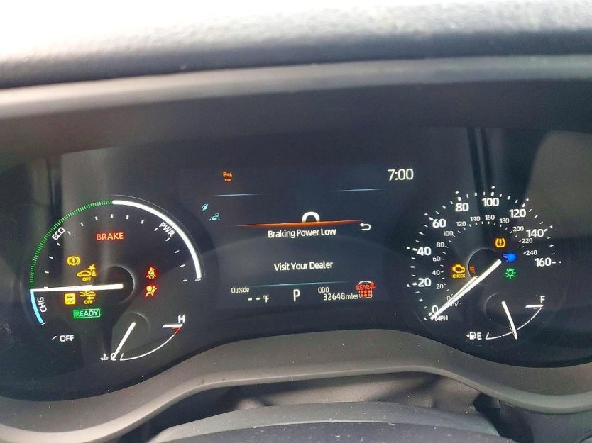 Salvage 2025 Toyota Sienna Xle