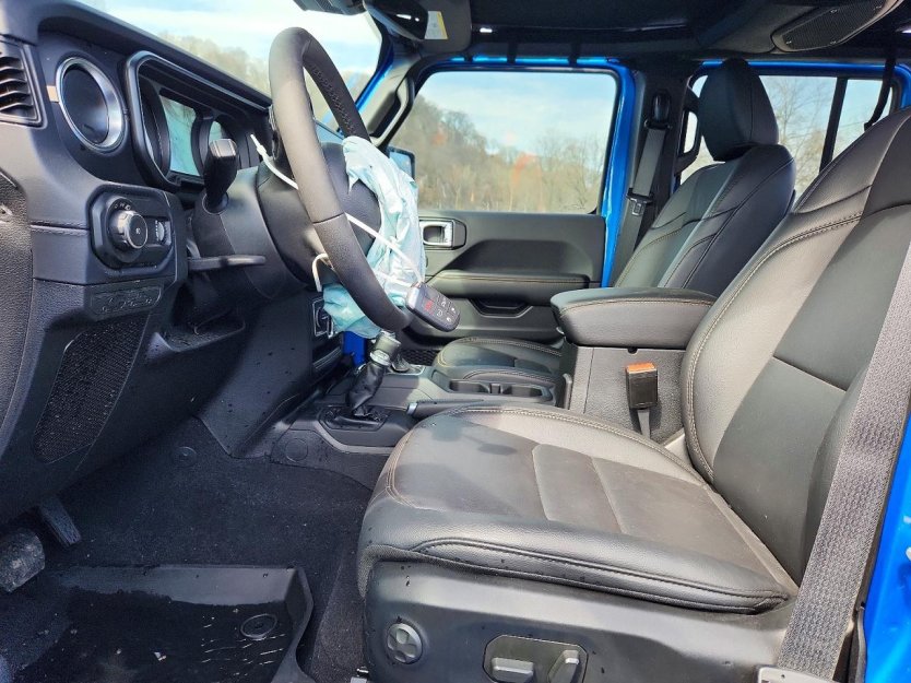 Salvage 2025 Jeep Wrangler Sahara