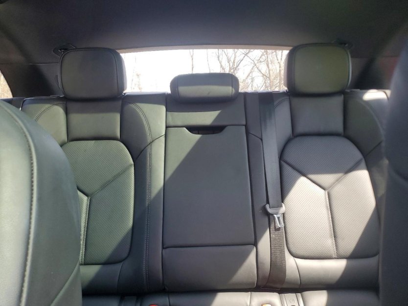 Salvage 2021 Porsche Macan S