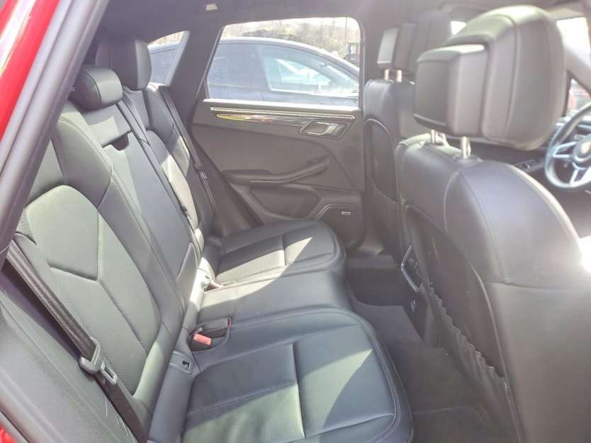 Salvage 2021 Porsche Macan S