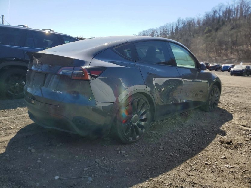 Salvage 2025 Tesla Model Y 
