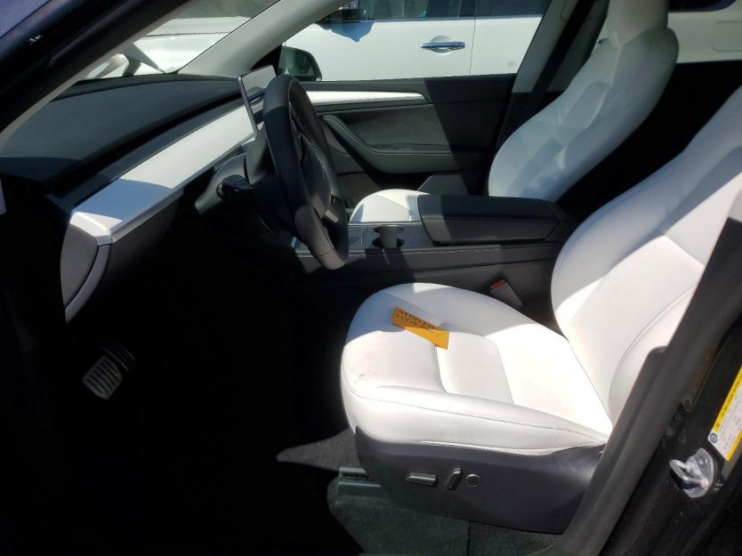 Salvage 2025 Tesla Model Y 
