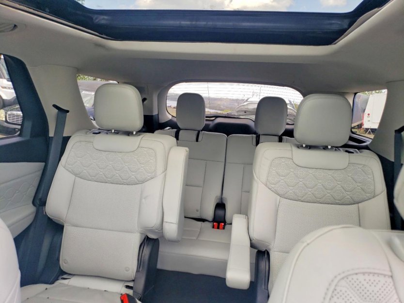 Salvage 2025 Ford Explorer Platinum