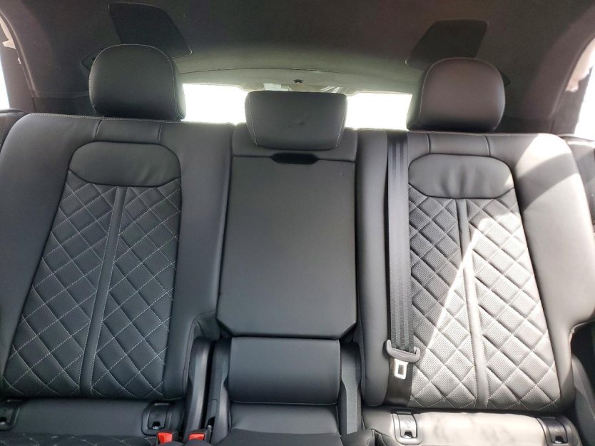 Авто з США 2025 Audi Sq8 Prestige