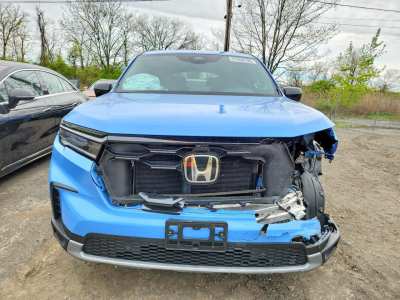Salvage 2025 Honda Pilot Trailsport
