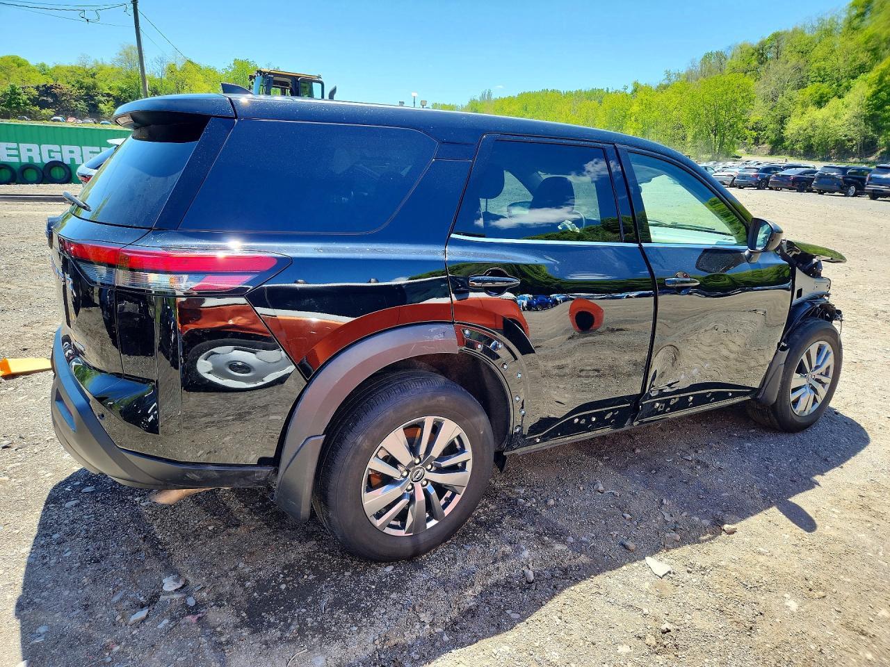 Salvage 2025 Nissan Pathfinder 