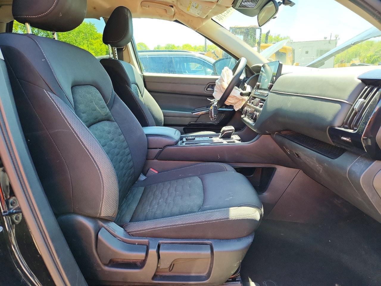 Salvage 2025 Nissan Pathfinder 