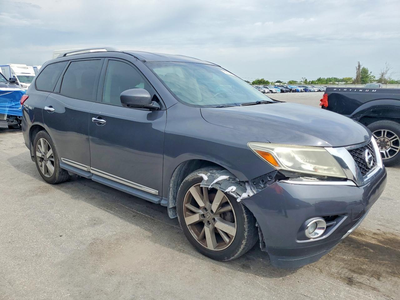 Salvage 2014 Nissan Pathfinder Platinum