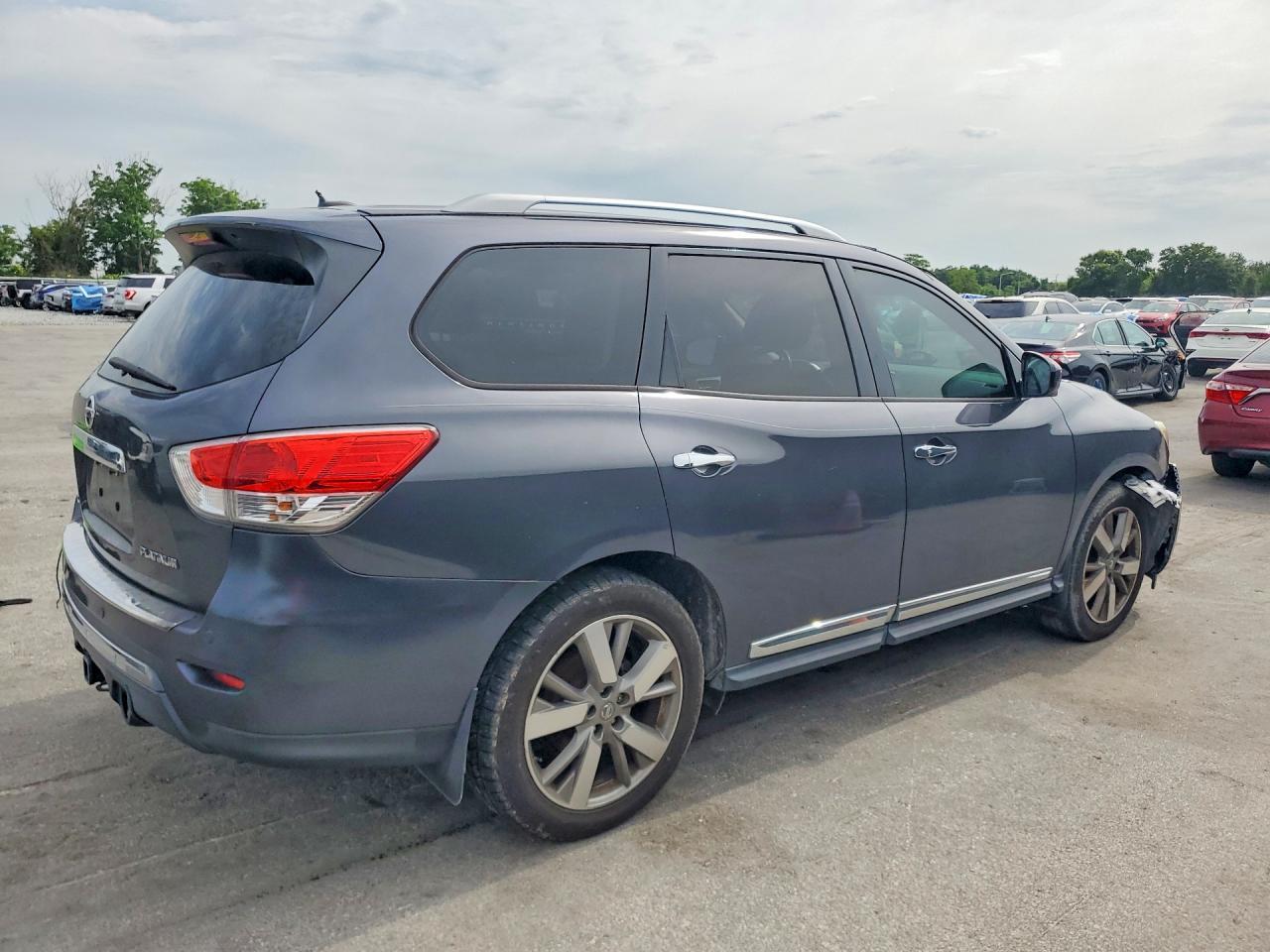Salvage 2014 Nissan Pathfinder Platinum