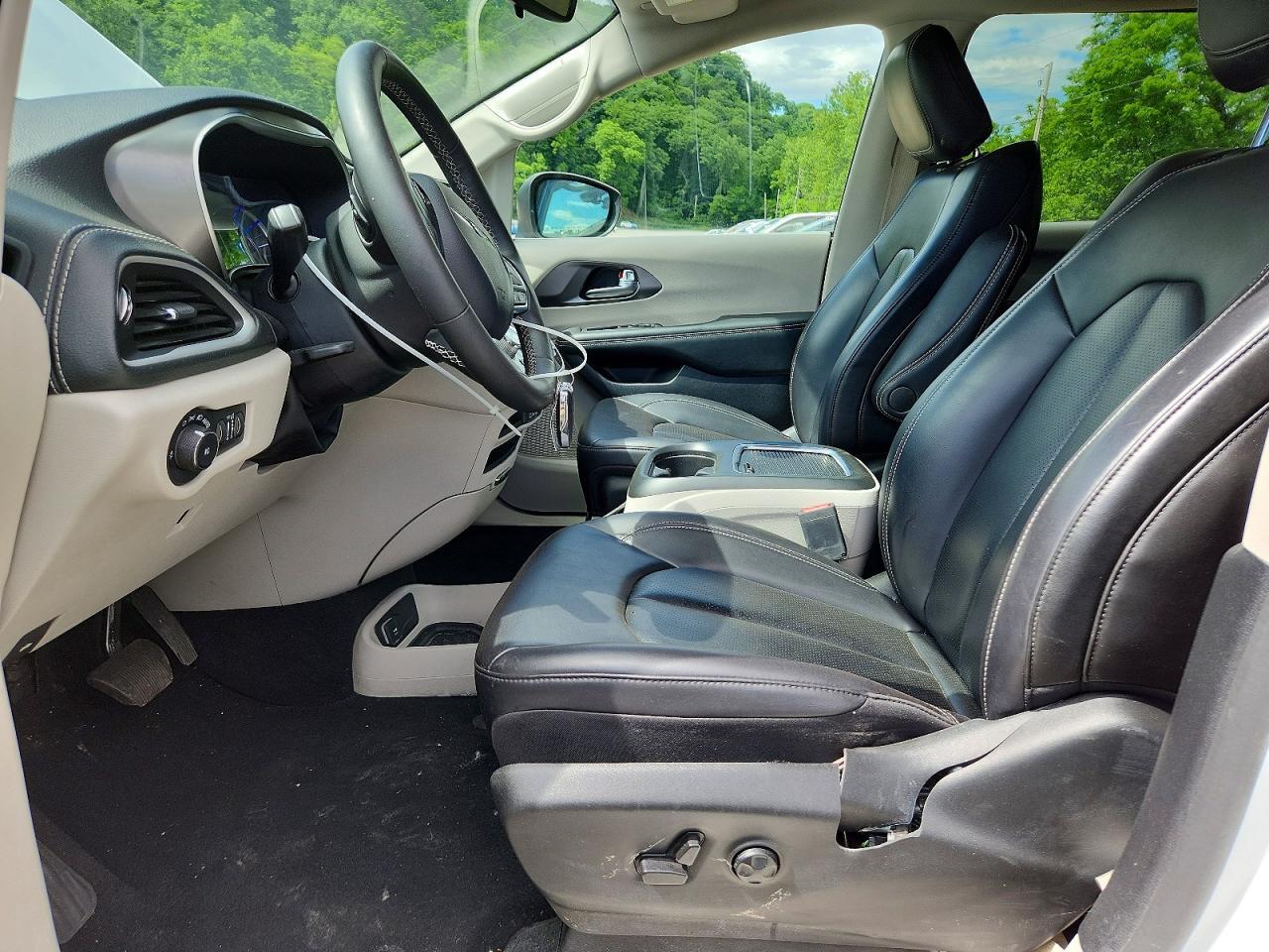 Salvage 2023 Chrysler Pacifica Hybrid Touring L