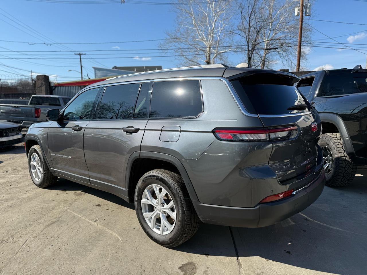 Salvage 2023 Jeep Grand Cherokee Limited