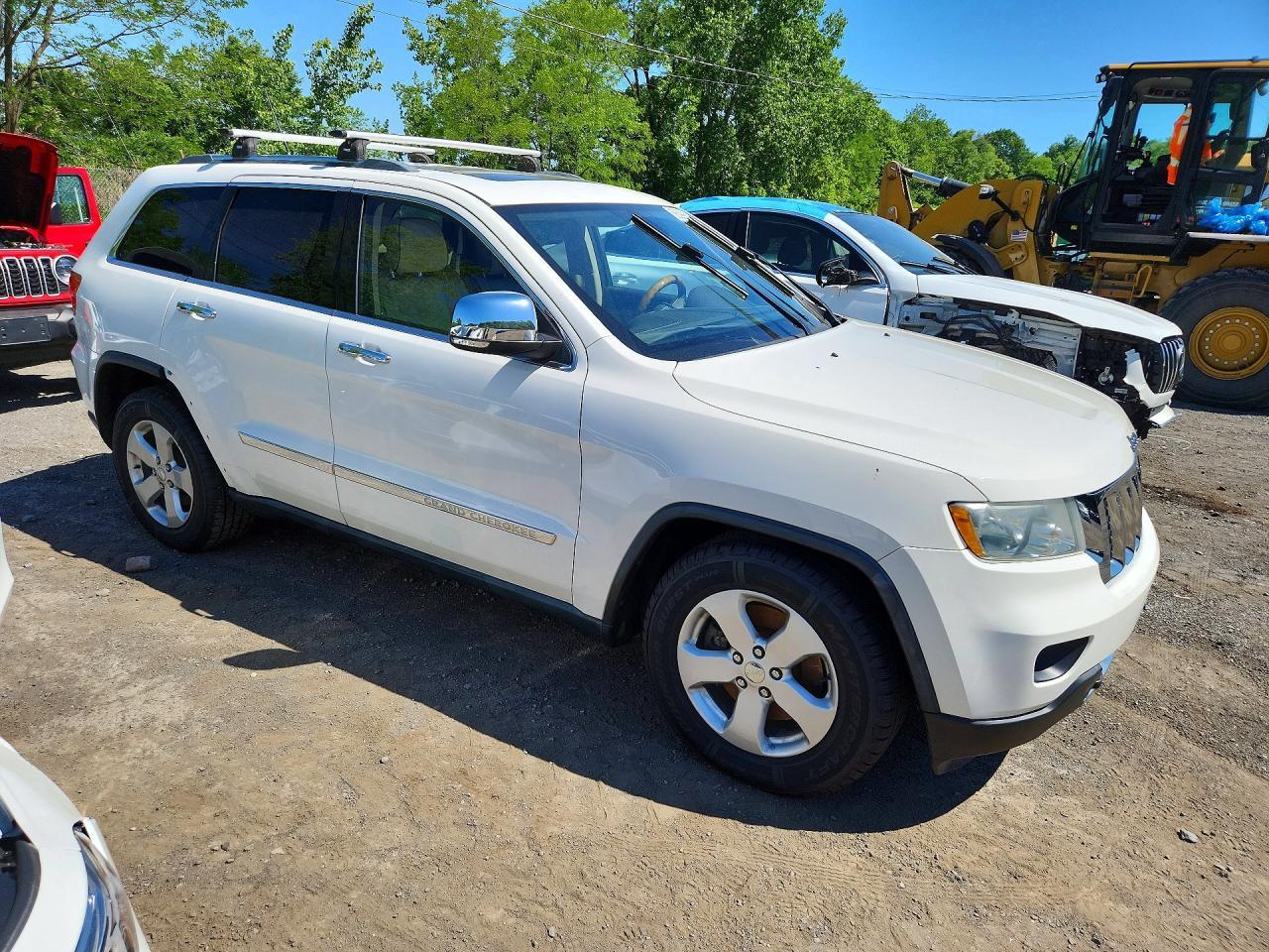 Salvage 2011 Jeep Grand Cherokee Overland