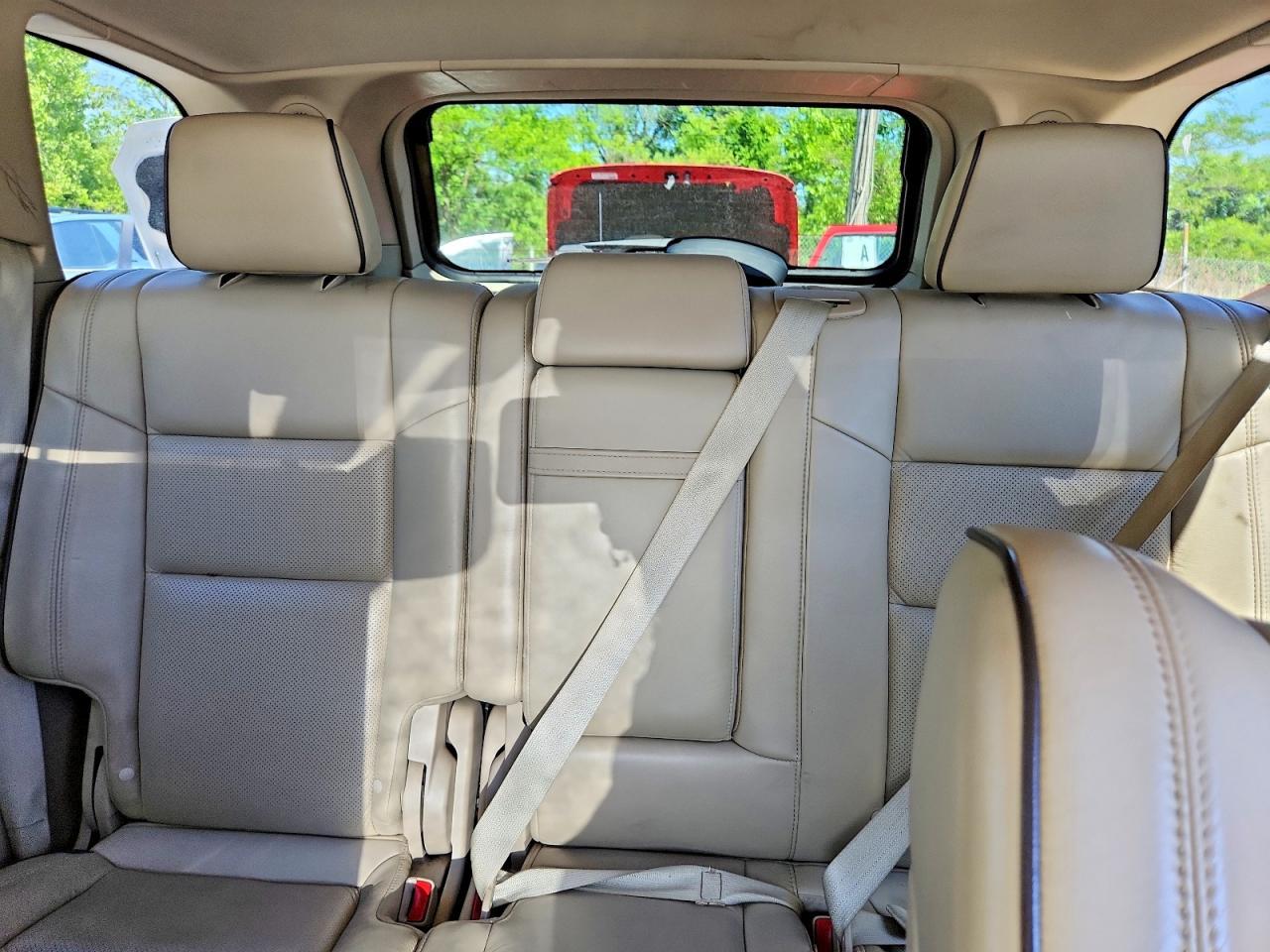 Salvage 2011 Jeep Grand Cherokee Overland