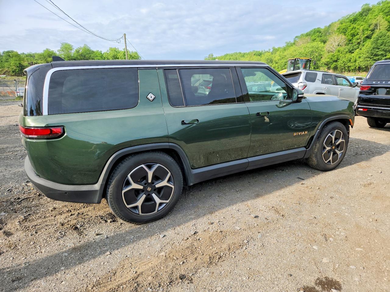 Salvage 2024 Rivian R1s Adventure