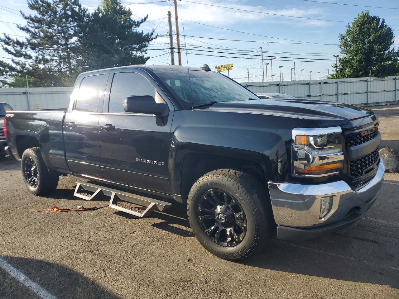 Salvage 2016 Chevrolet Silverado K1500 Lt