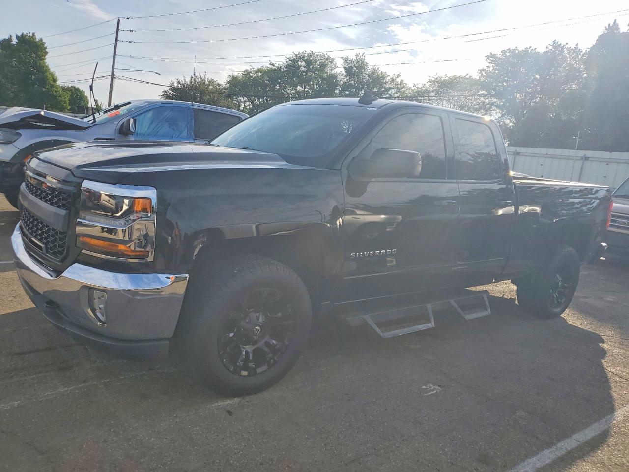 Salvage 2016 Chevrolet Silverado K1500 Lt