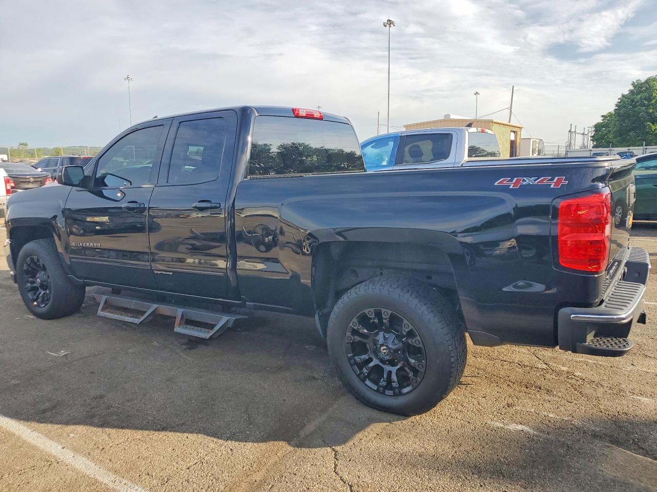 Salvage 2016 Chevrolet Silverado K1500 Lt