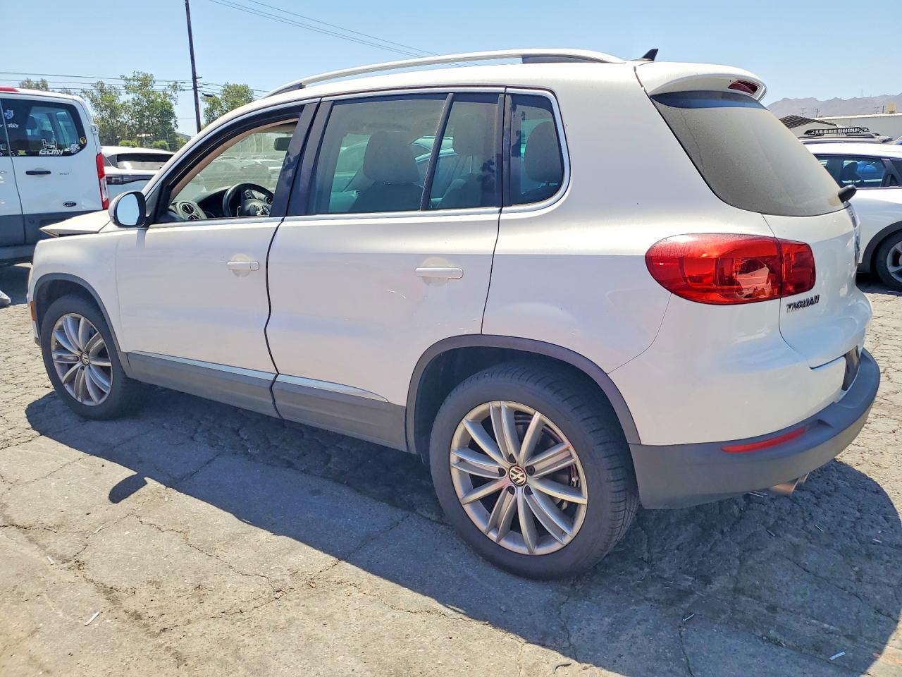 Salvage 2012 Volkswagen Tiguan Se