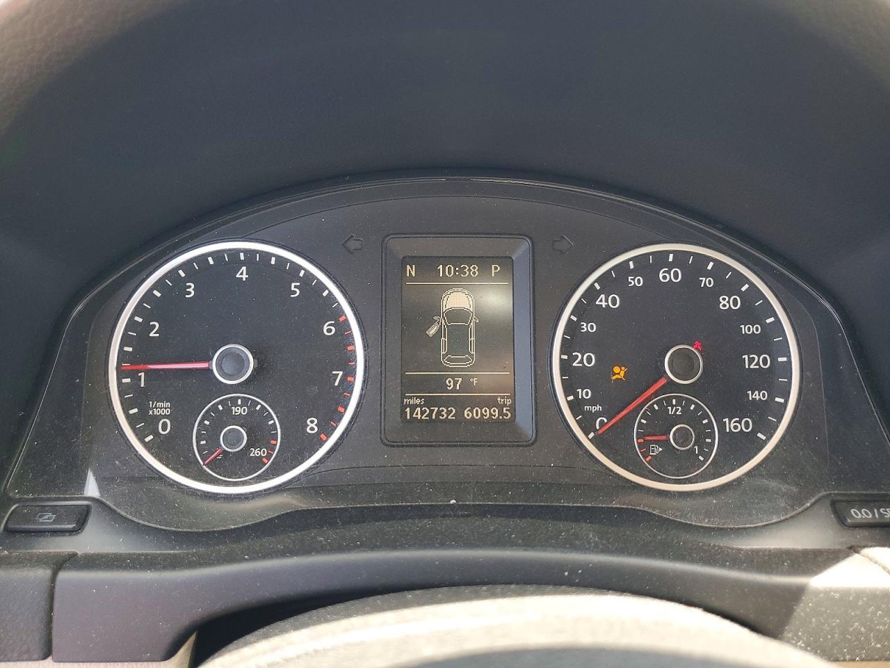Salvage 2012 Volkswagen Tiguan Se