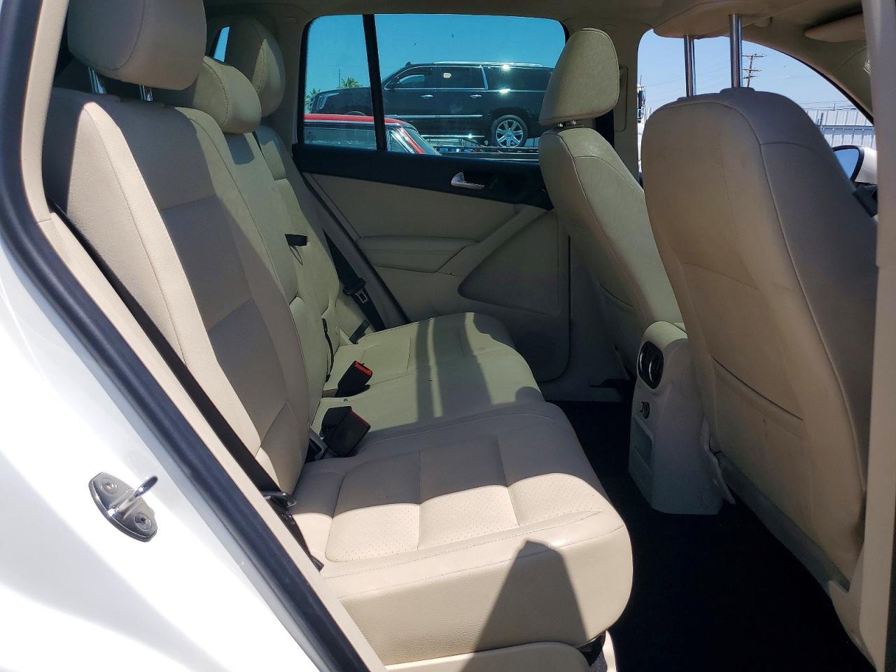 Salvage 2012 Volkswagen Tiguan Se