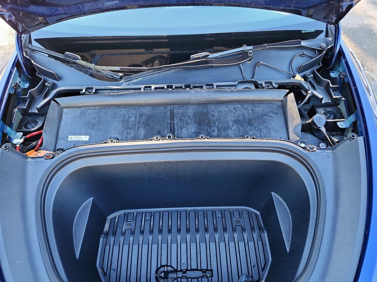 Salvage 2023 Tesla Model Y 