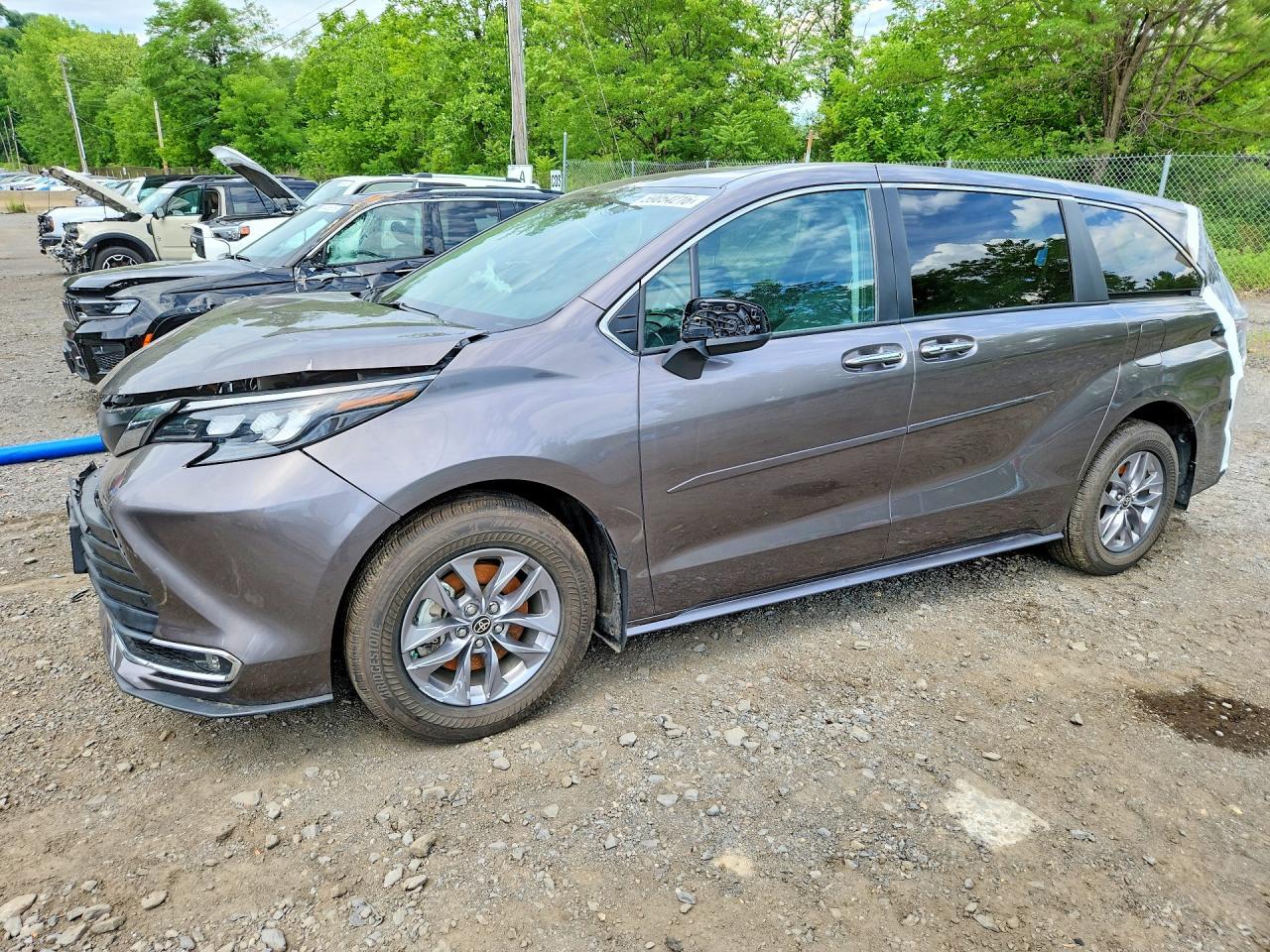 Salvage 2024 Toyota Sienna Xle