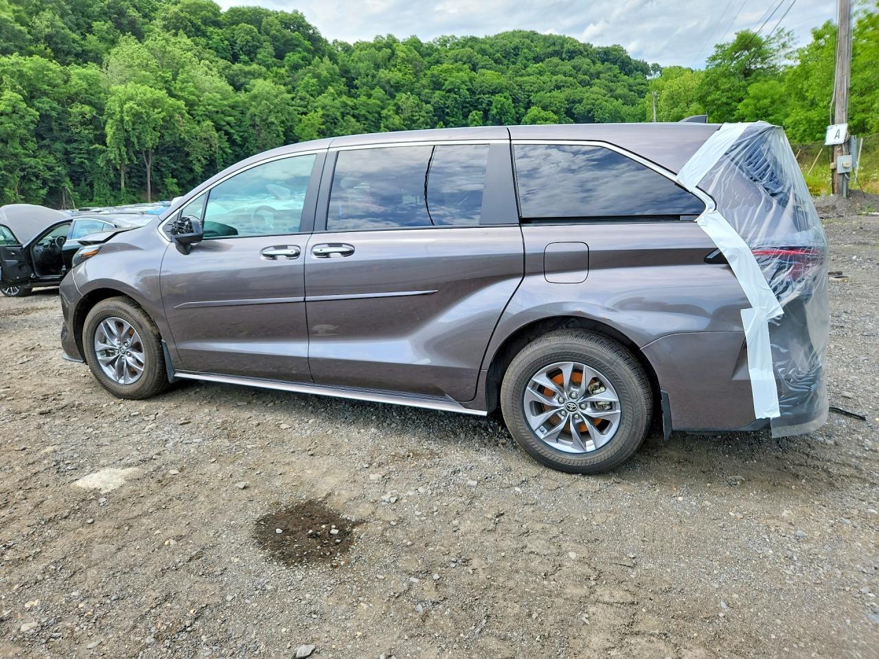 Salvage 2024 Toyota Sienna Xle