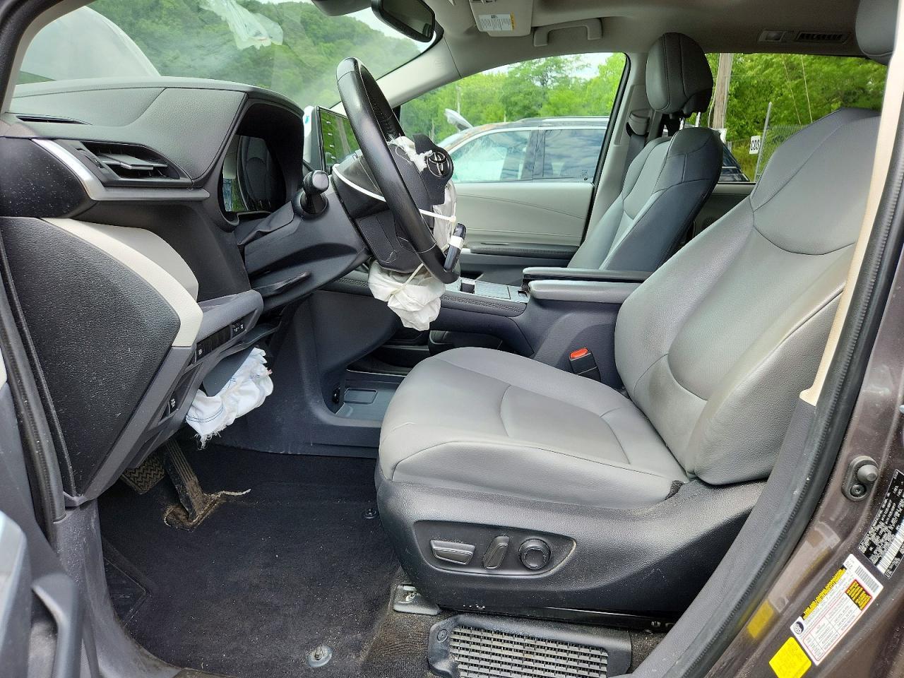 Salvage 2024 Toyota Sienna Xle
