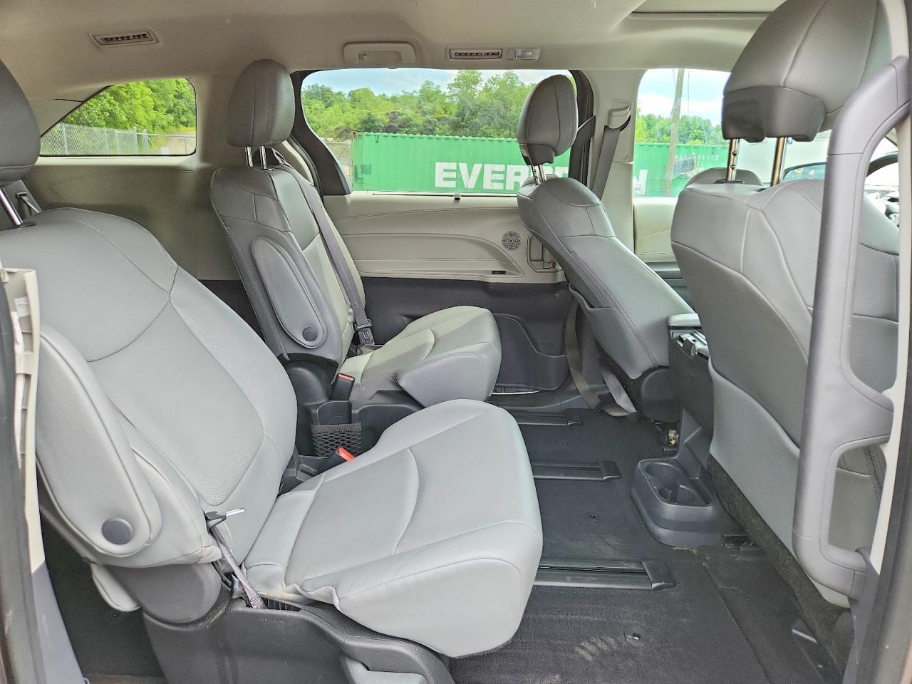 Salvage 2024 Toyota Sienna Xle