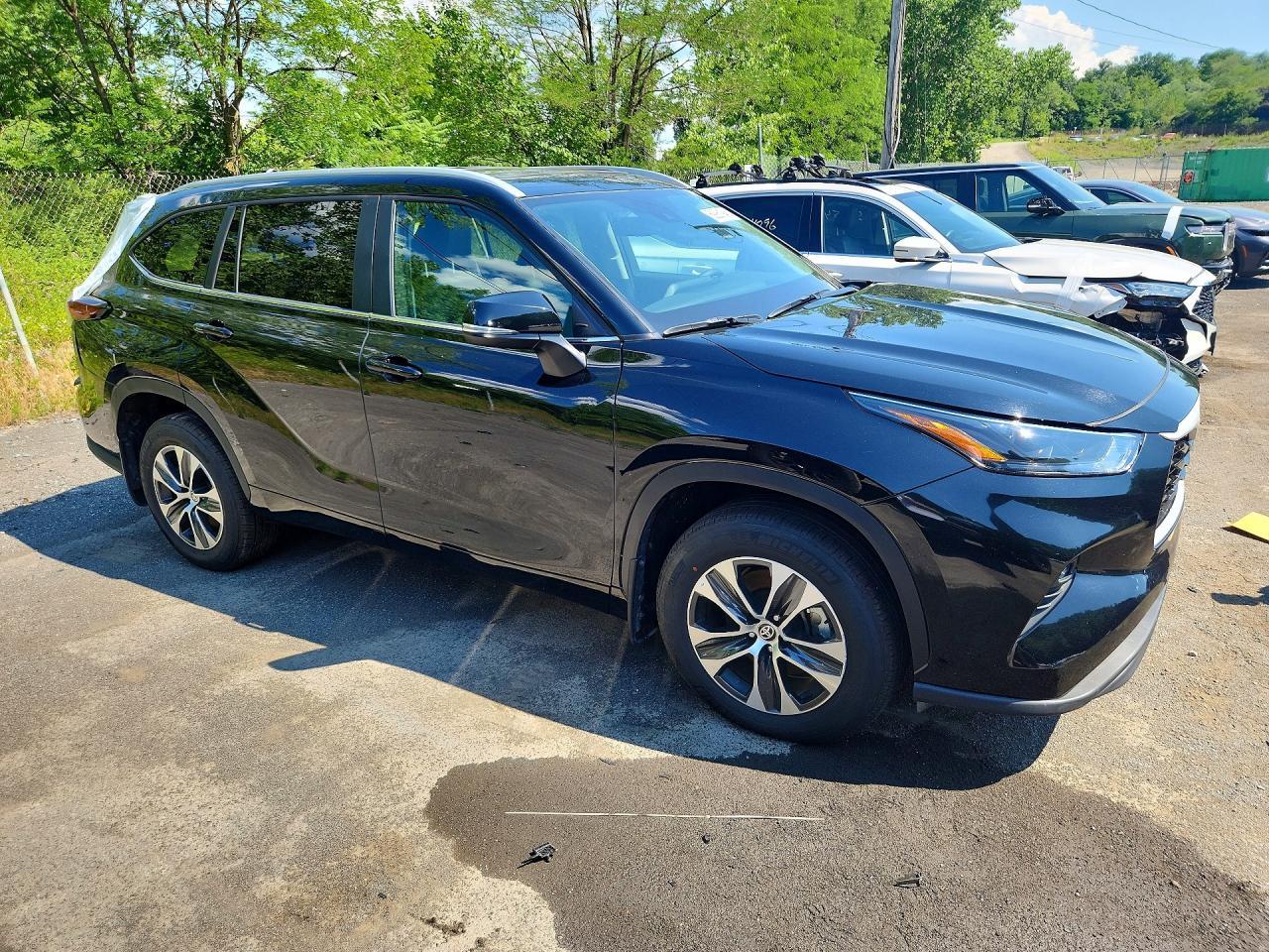 Salvage 2026 Toyota Highlander Xle