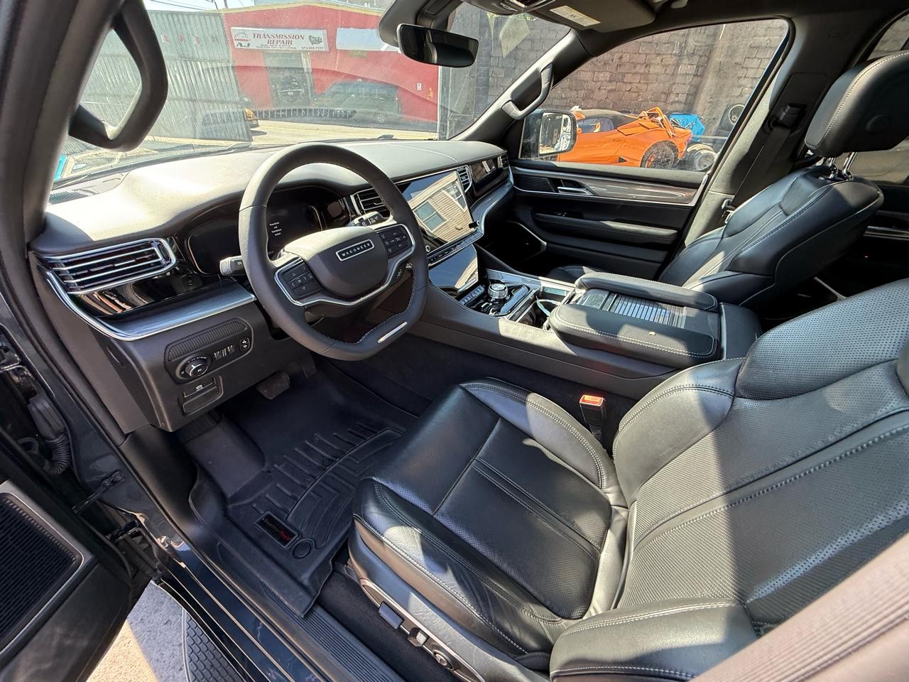 Авто з США 2022 Jeep Wagoneer Series I