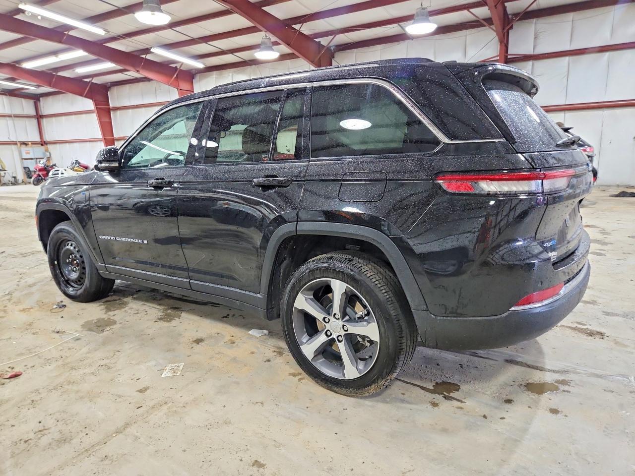 Salvage 2023 Jeep Grand Cherokee Limited