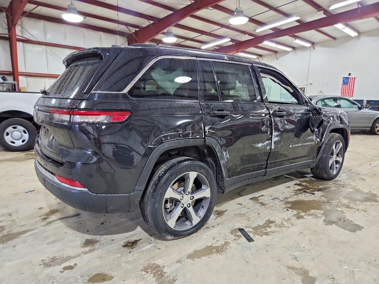 Salvage 2023 Jeep Grand Cherokee Limited