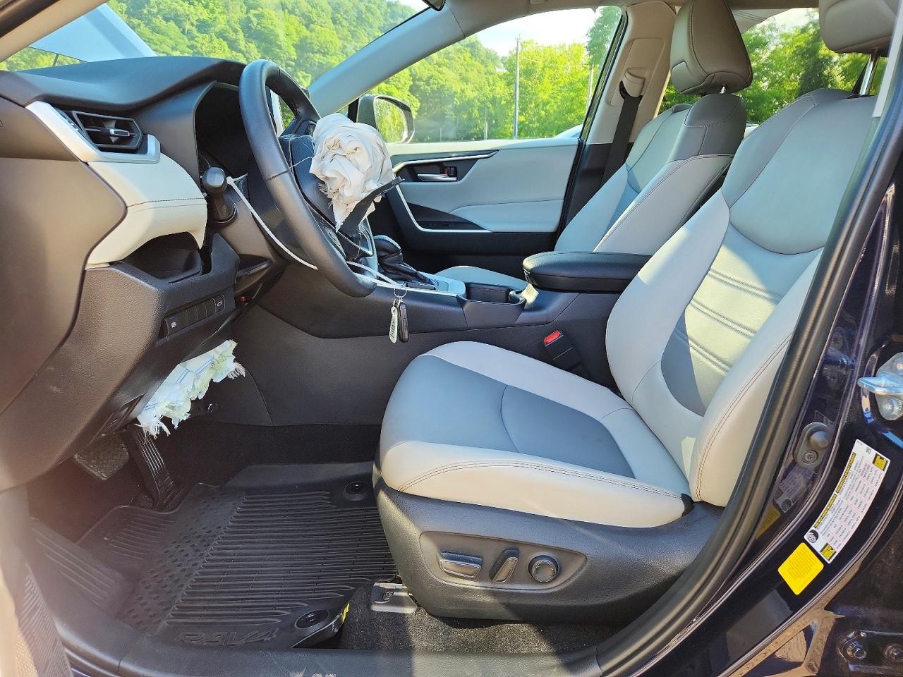 Авто з США 2025 Toyota Rav4 Xle Premium