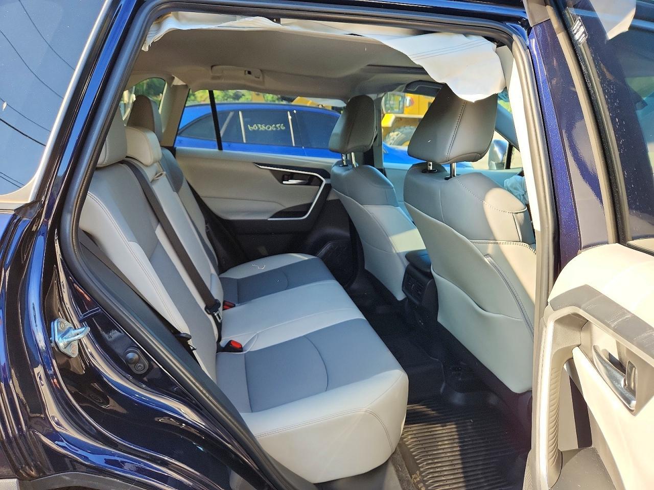 Авто з США 2025 Toyota Rav4 Xle Premium