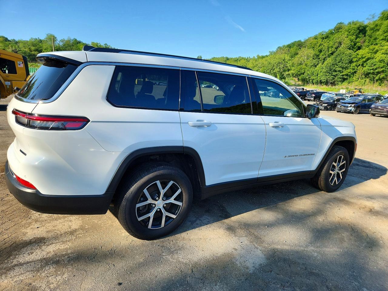 Salvage 2023 Jeep Grand Cherokee L Limited