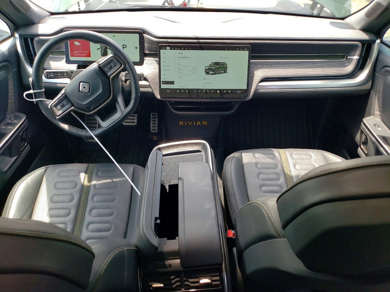 Авто з США 2023 Rivian R1s Launch Edition