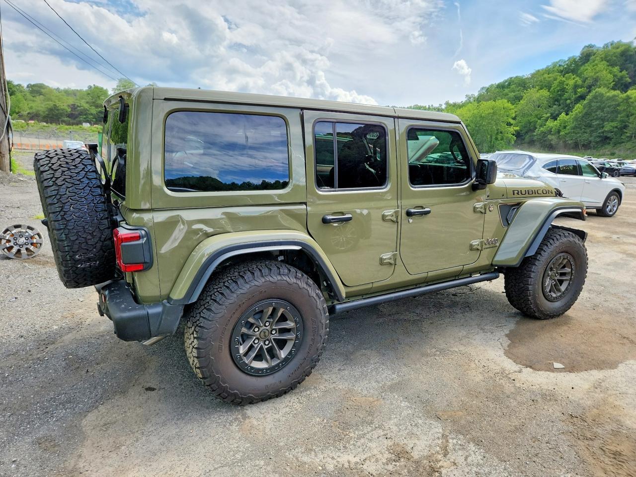 Salvage 2025 Jeep Wrangler Rubicon 392