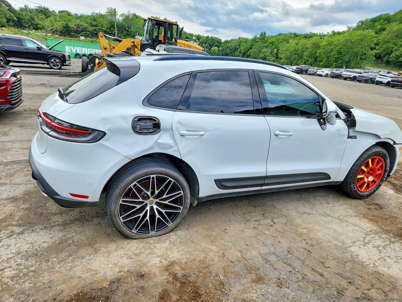 Salvage 2022 Porsche Macan 